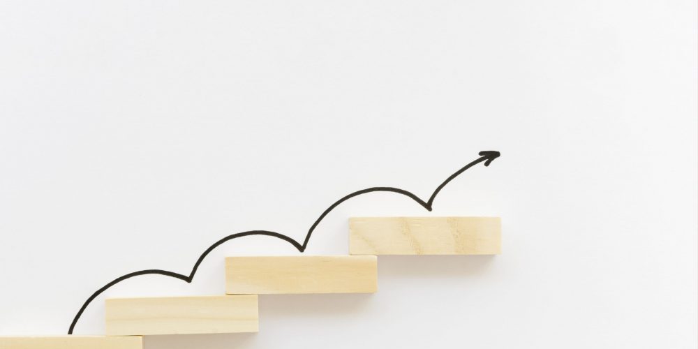 UNE NOUVELLE ANNÉE COMMENCE DANS LA JOIE UNE NOUVELLE ANNÉE COMMENCE DANS LA JOIE