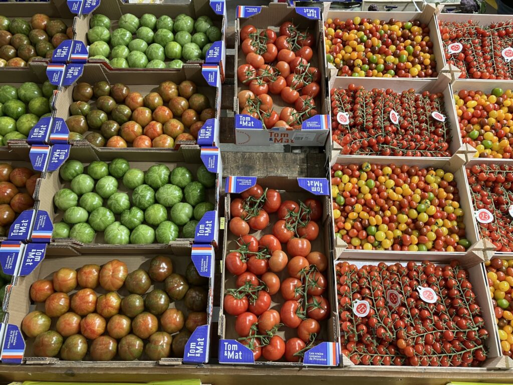 Les tomates ne sont JAMAIS TROP colorées ni variées chez SOLY Marché !