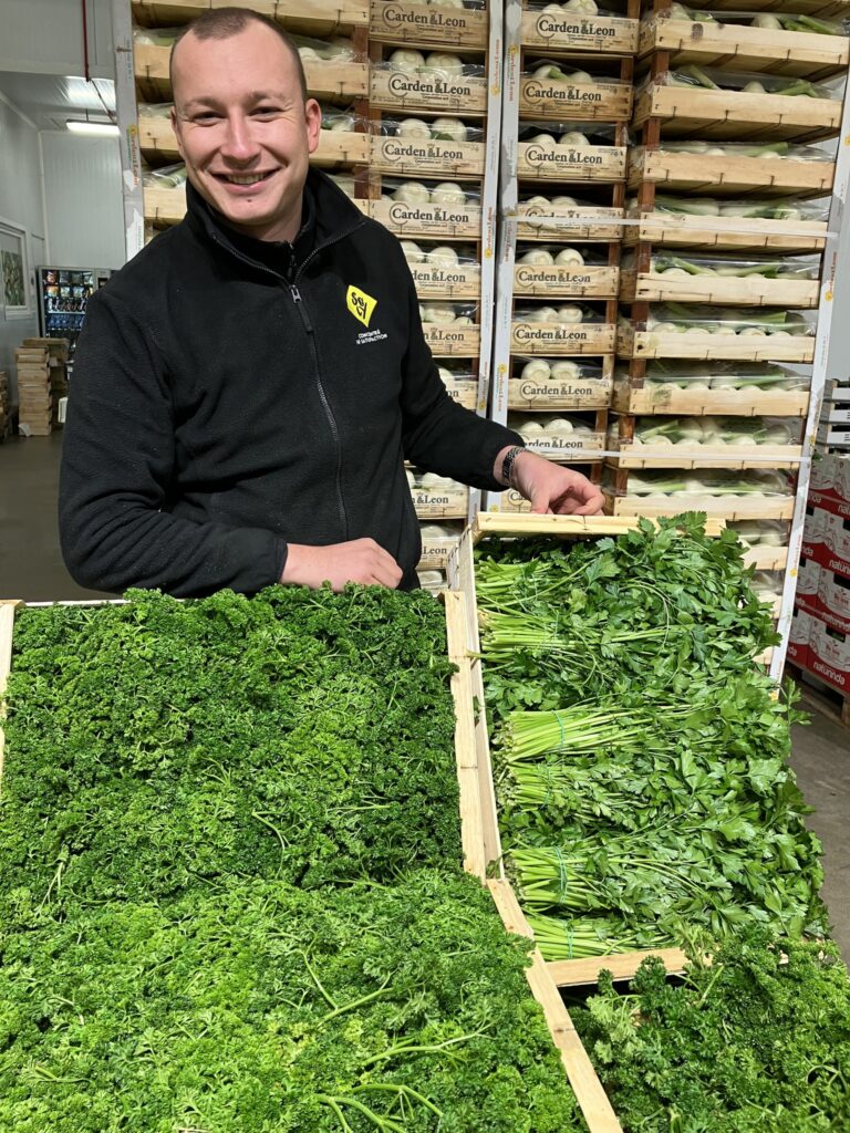 SOLY Import est spécialisé dans l’importation de fruits et légumes italiens : offrir à nos clients le savoir-faire et les spécificités du terroir italien. 